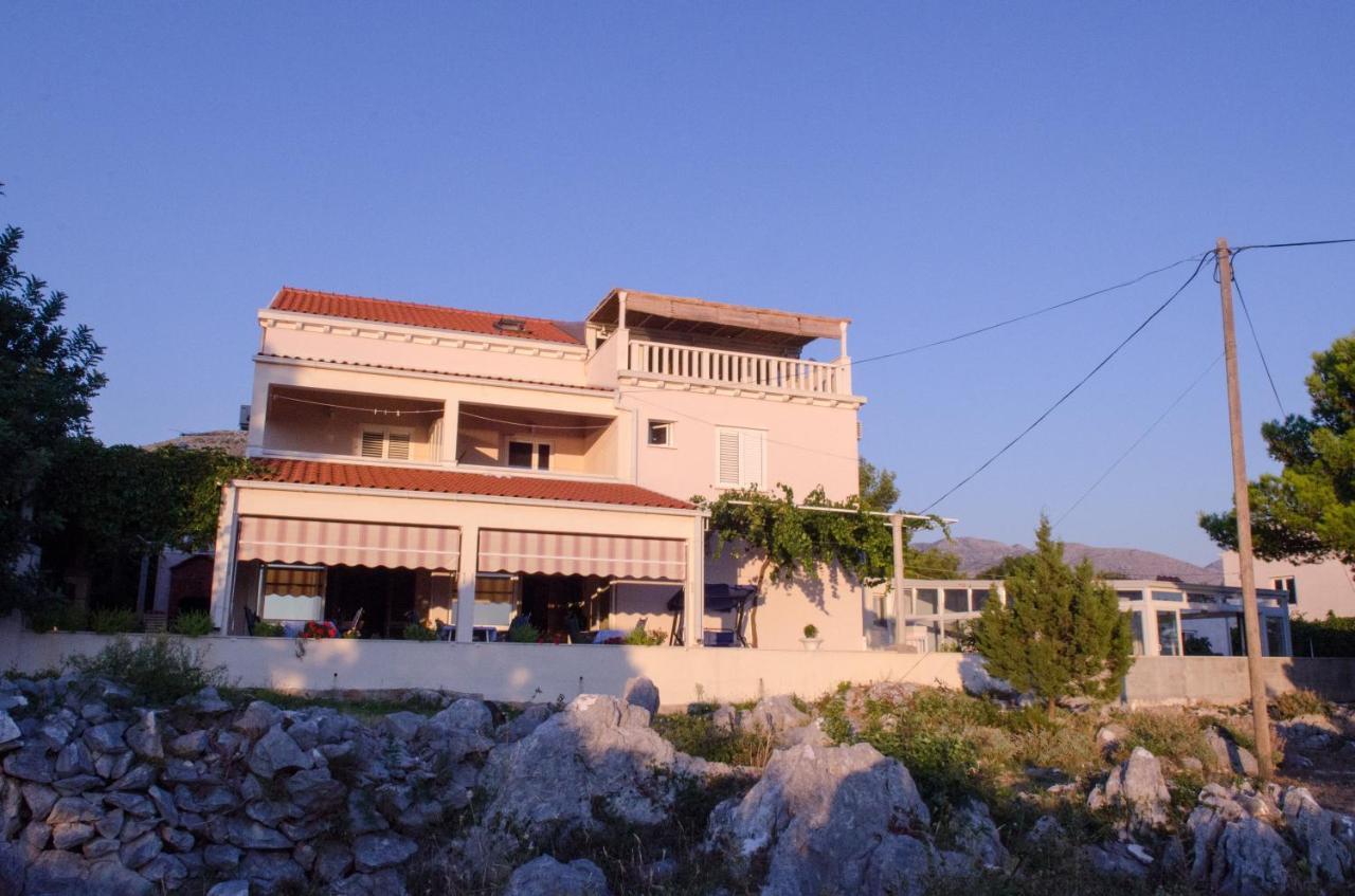 Apartment & Rooms Villa Katarina สลาโน ภายนอก รูปภาพ