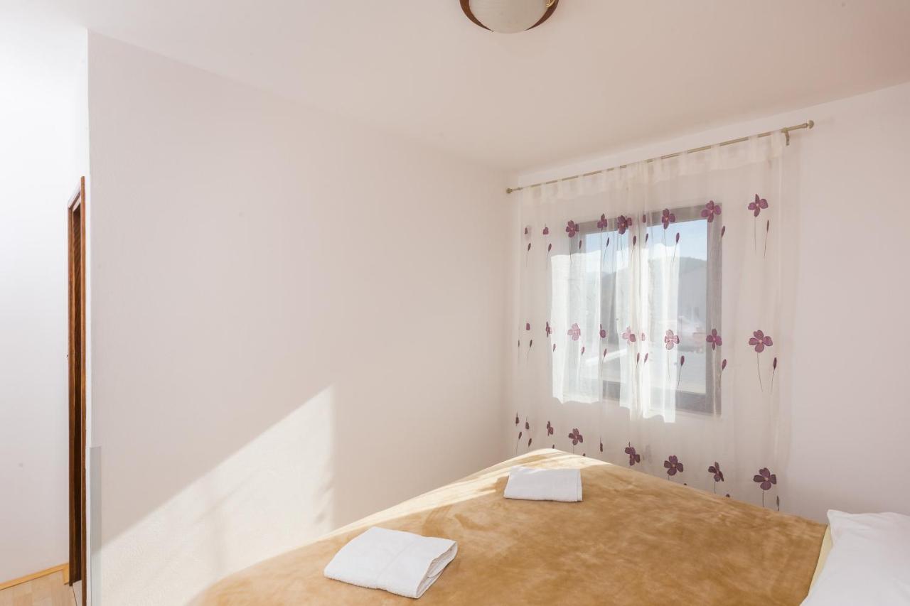Apartment & Rooms Villa Katarina สลาโน ภายนอก รูปภาพ