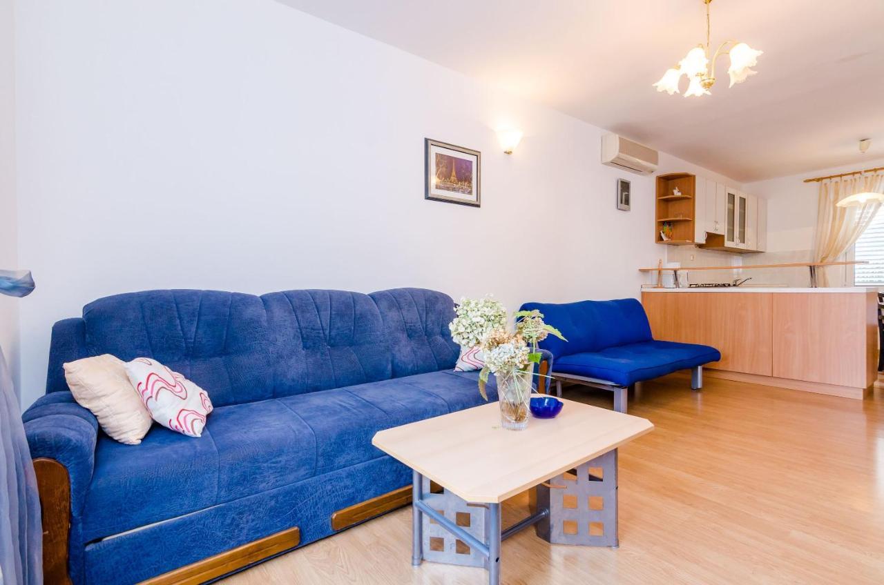Apartment & Rooms Villa Katarina สลาโน ภายนอก รูปภาพ