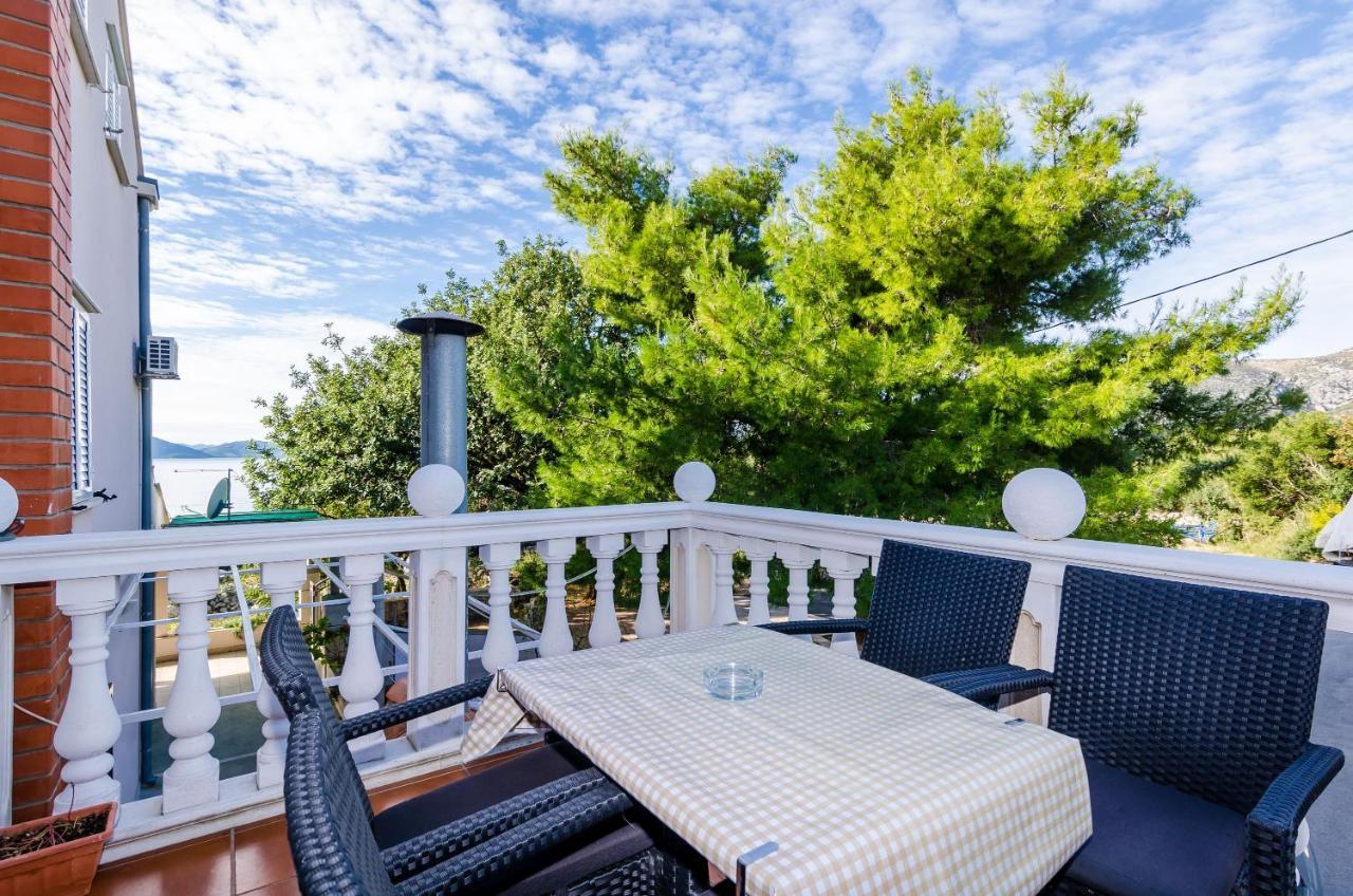 Apartment & Rooms Villa Katarina สลาโน ภายนอก รูปภาพ